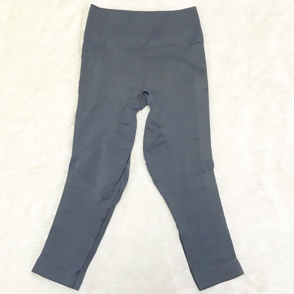 Lululemon Zone In Crop Slate Grey Size 4 - Picture 5 of 5
